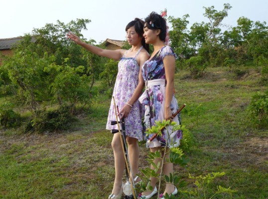 请来宾欣赏生命禅院第三分院景色